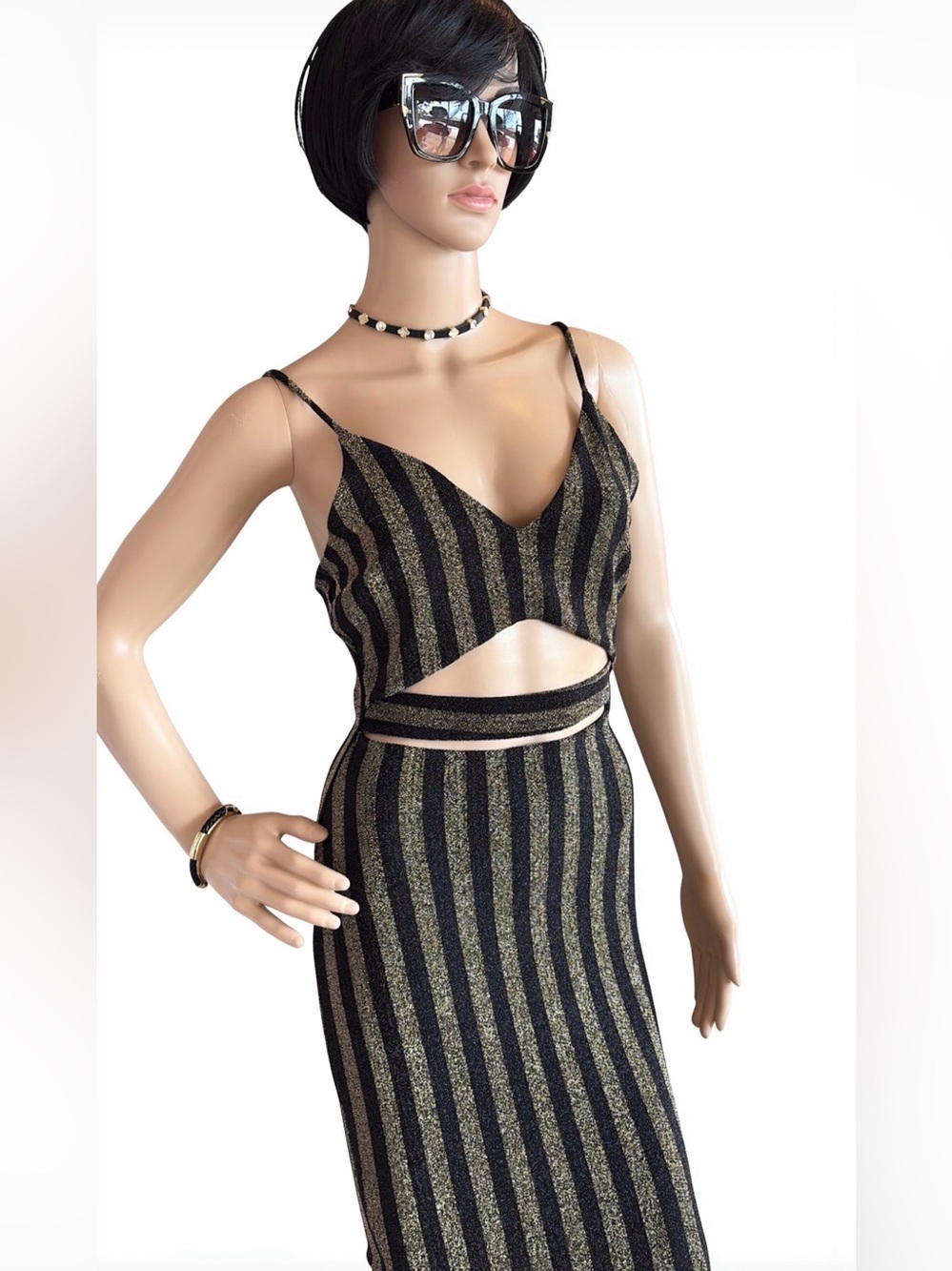Black & gold striped dress stretch fabric back zipper slit on back of skirt M